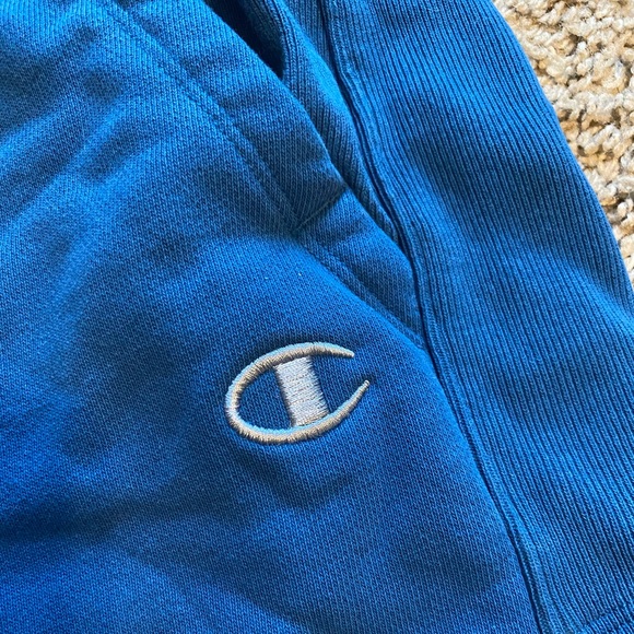 Woman’s Champion Sweat Shorts Size Medium - Picture 2 of 4